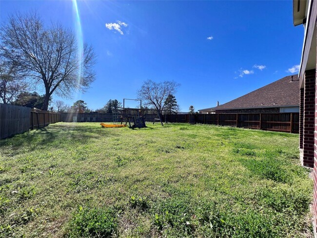 Building Photo - 13923 White Oak Springs Dr