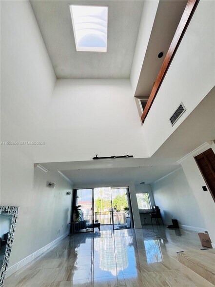 Building Photo - 253 Poinciana Island Dr