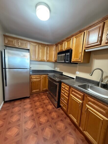 Building Photo - 1000 N State St