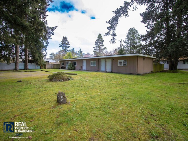 Building Photo - Renovated 1BR w/ Patio, Yard Access & Pet-Friendly Living!