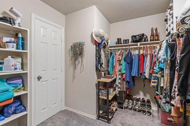 Building Photo - 22848 Lantern Hills Dr