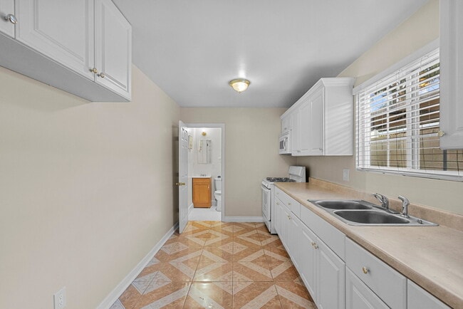 Building Photo - 18621 Bryant St