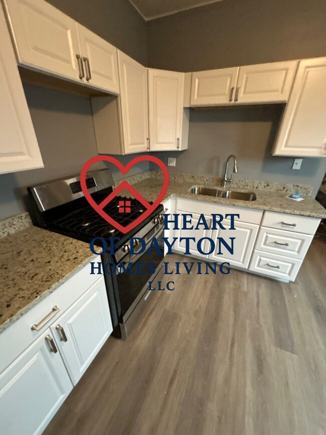 Building Photo - 1732 E 3rd St