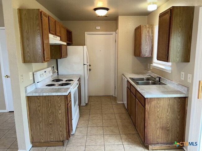 Building Photo - 3505 Winchester Dr