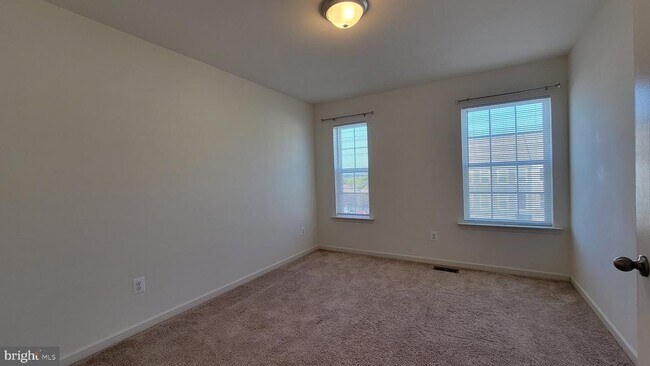 Building Photo - 39 Stafford Pl