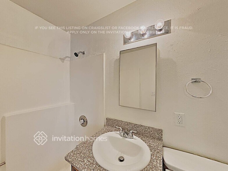 Building Photo - 2713 E Juniper Ave