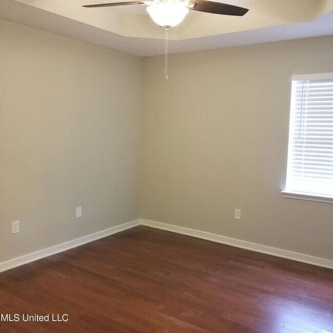 Building Photo - 1537 Chelsea Ln