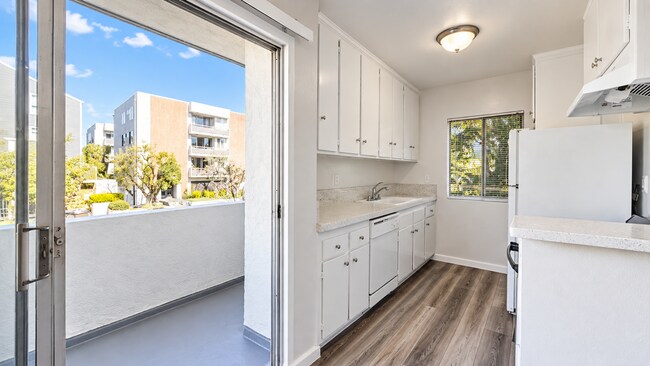 Interior Photo - 11958 Mayfield Ave