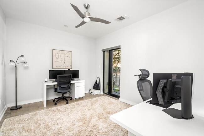 Building Photo - 2202 Whitney St