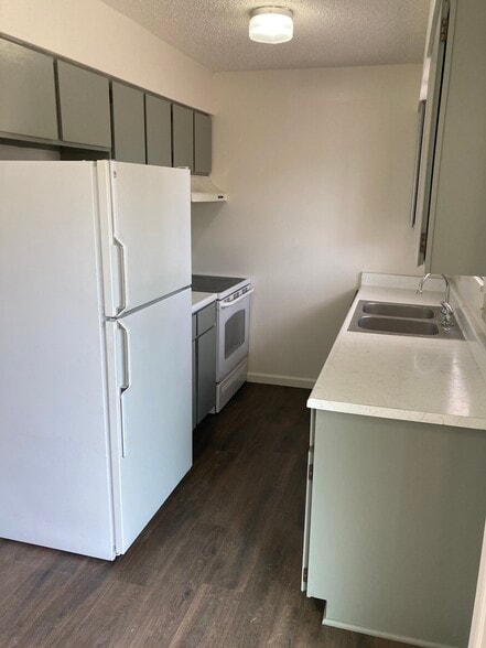 Kitchen - 2991 Walnut Ave