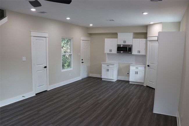 Building Photo - 9439 Radio Rd