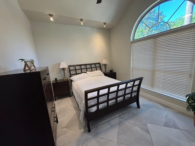 Building Photo - 119 April Waters Dr W