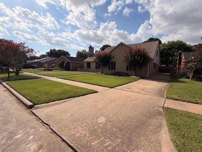 Building Photo - 22118 Fincastle Dr