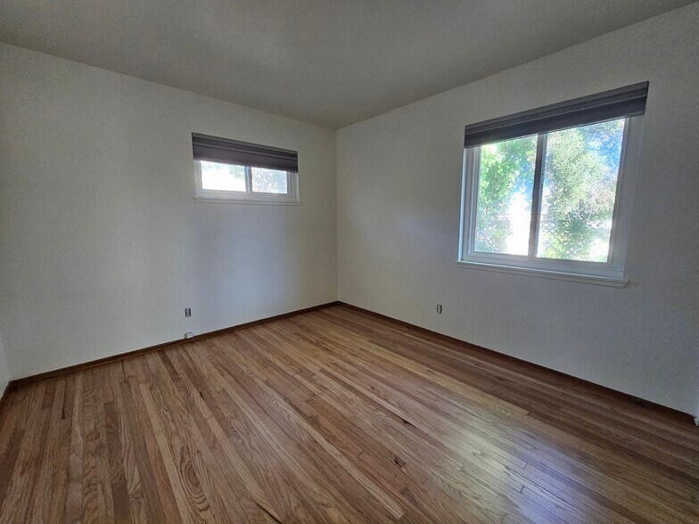 Building Photo - 819 Linden Ln