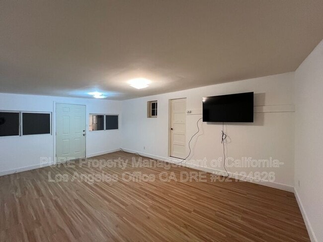 Building Photo - 1910 W 94th Pl