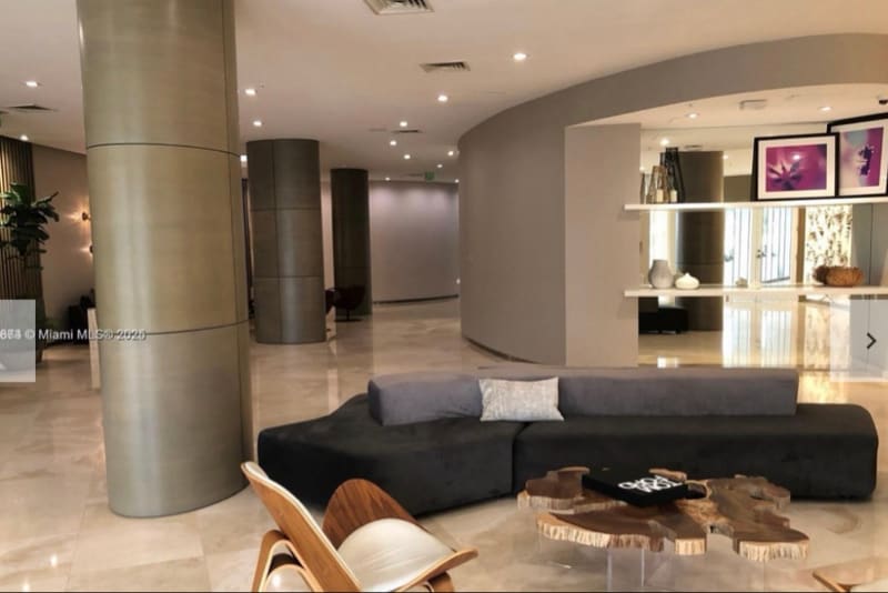 Building Photo - 10275 Collins Ave