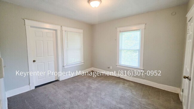 Building Photo - Welcome Home to This Bright & Inviting 4 Bed, 2 Bath