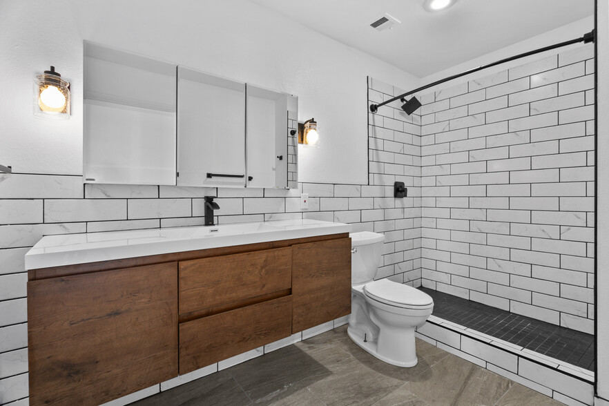 Richard & Conover - Bathroom - Unity Lofts