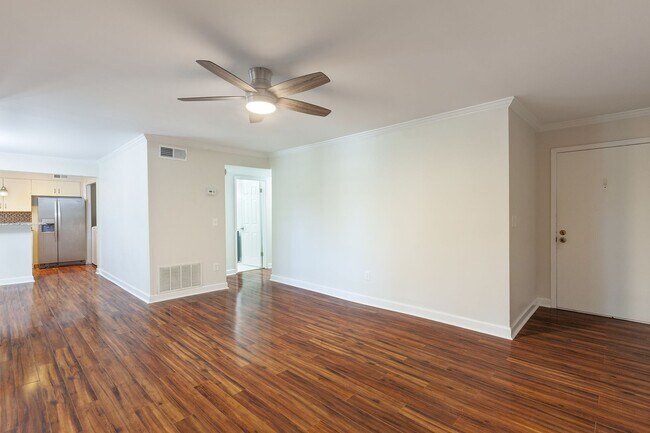 Primary Photo - Spacious 2/2 Condo w/ Great Roommate Setup!