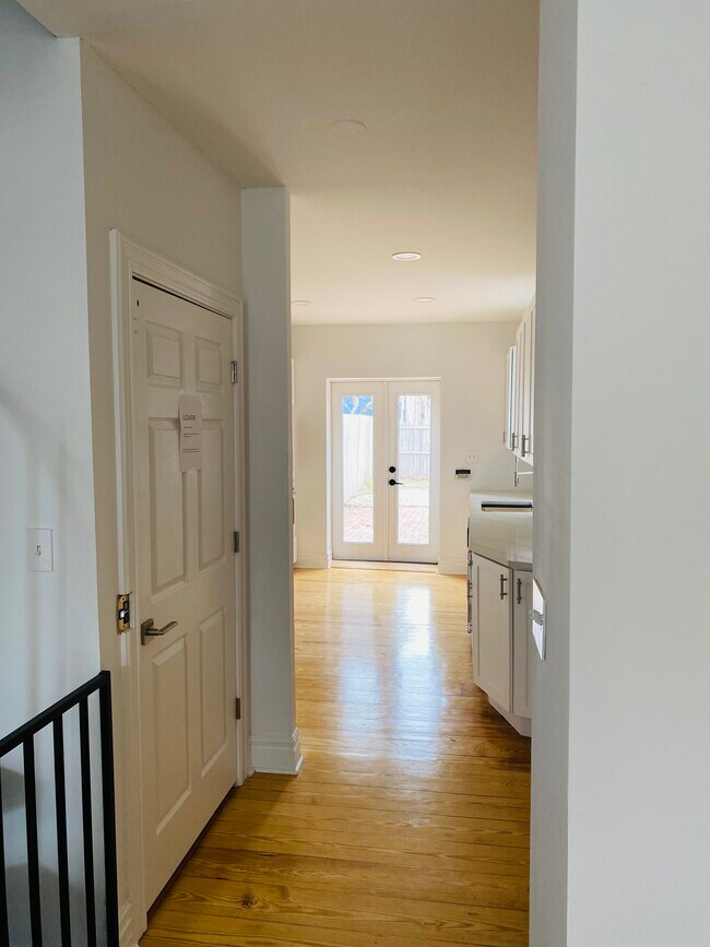 Building Photo - 813 S 17th St