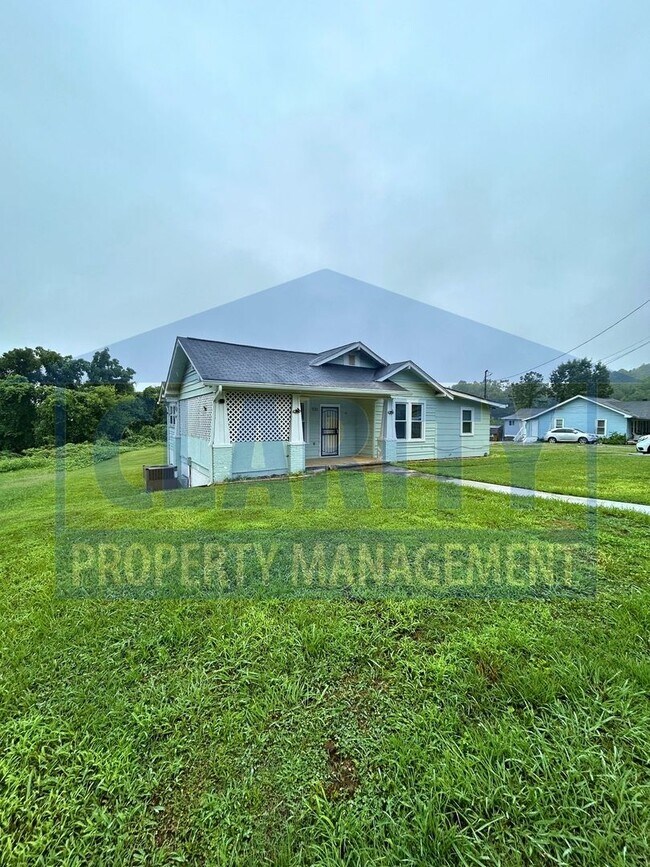 Building Photo - Three bedroom home in Chattanooga!