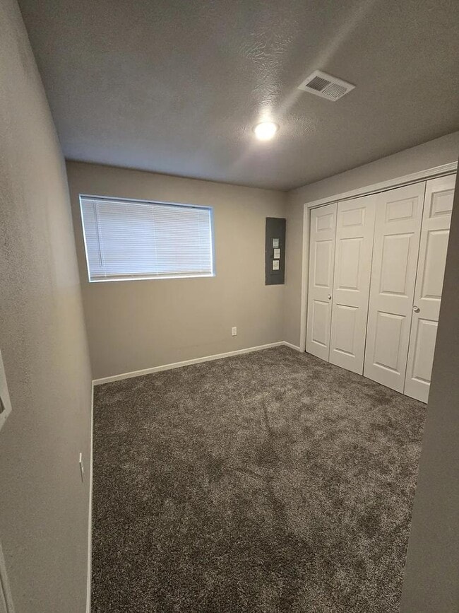 Building Photo - 6613 W 5th St