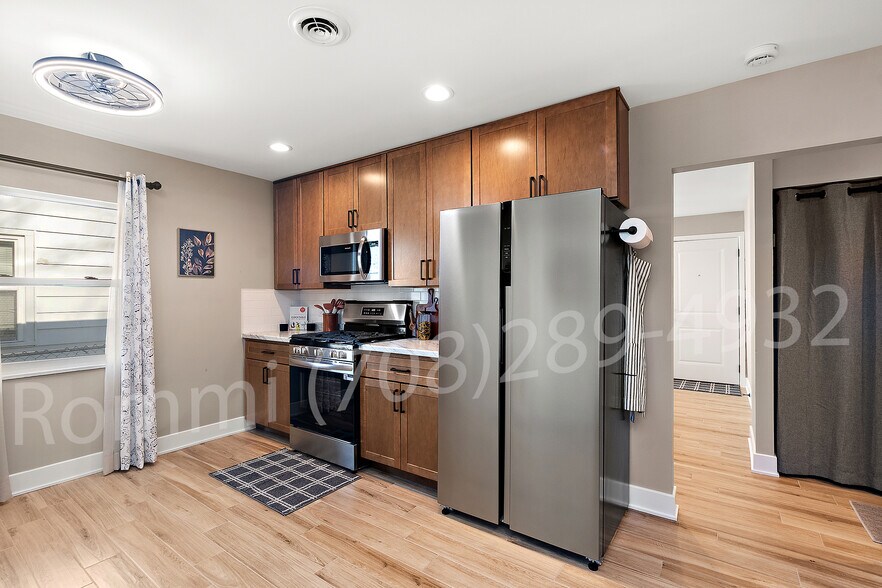 Kitchen - 7528 Catalpa Ave