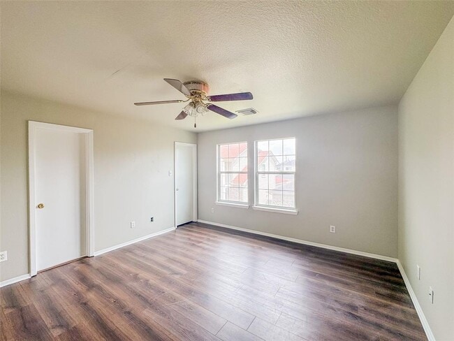 Building Photo - 6406 Provident Green Dr