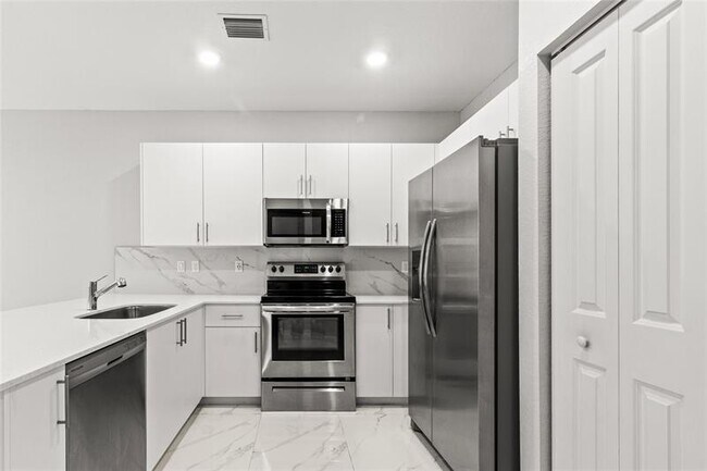 Building Photo - 221 SW 159th Way