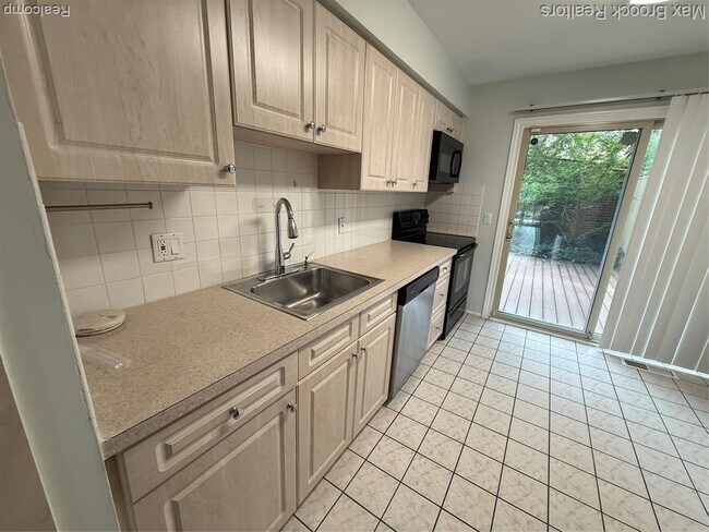Building Photo - 7422 Azalea Ct