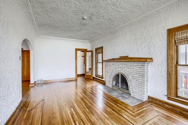 Building Photo - 3 Bedroom single family home in Denver