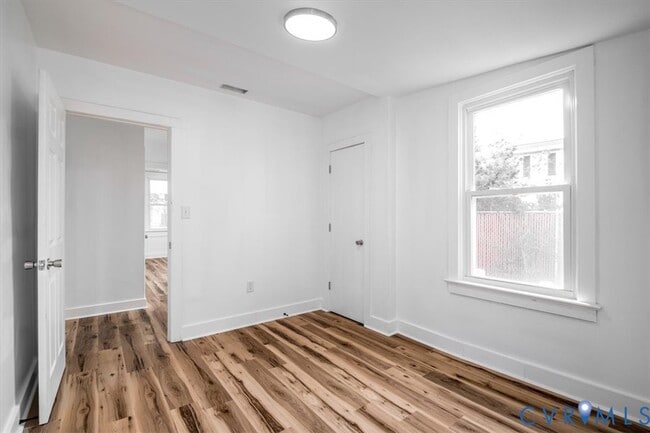 Building Photo - 1609 Buren St
