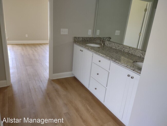 Building Photo - 4 br, 2 bath House - 560 Silver Hill Drive