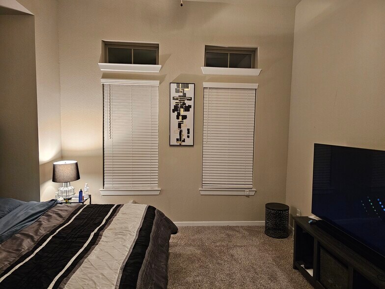 Building Photo - 9443 Starlight Oak Dr
