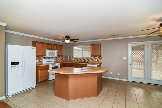 Building Photo - 15337 Tyler Mill Dr