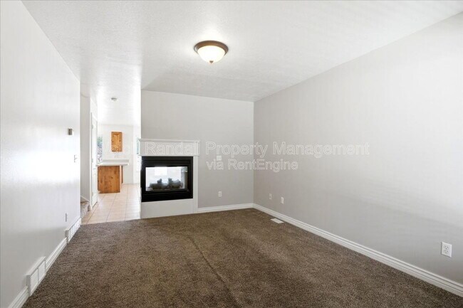 Building Photo - 672 E Clearwater Dr N