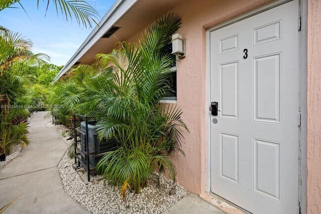 Building Photo - 817 Tequesta St