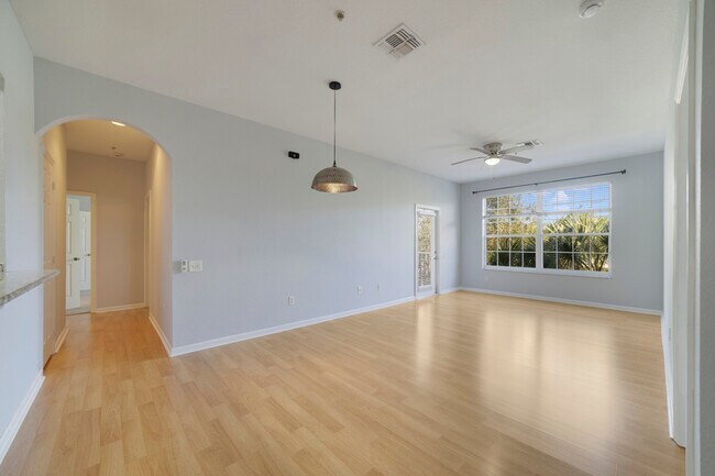 Building Photo - 6214 Stevenson Dr