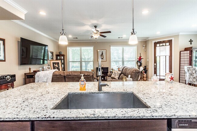 Building Photo - 403 Marina View Dr
