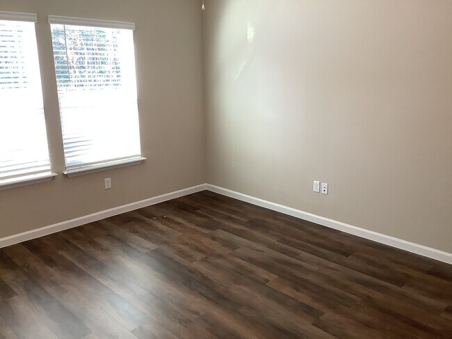 Building Photo - 180 Spruce Pt
