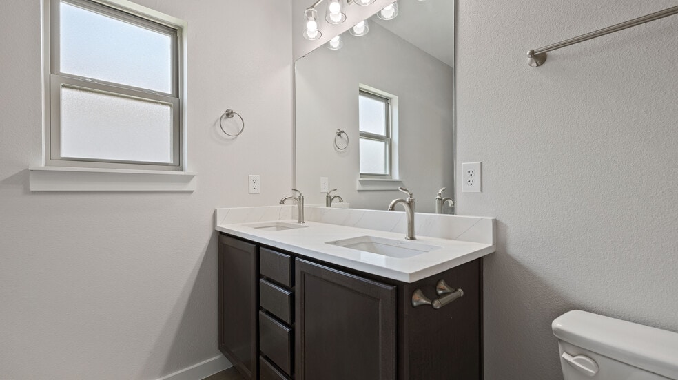 Master bathroom - 1303 Antelope Trl