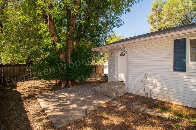 Building Photo - Beautifully Updated Home in Old Town!