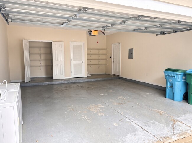 Building Photo - 1364 Orchard Cir