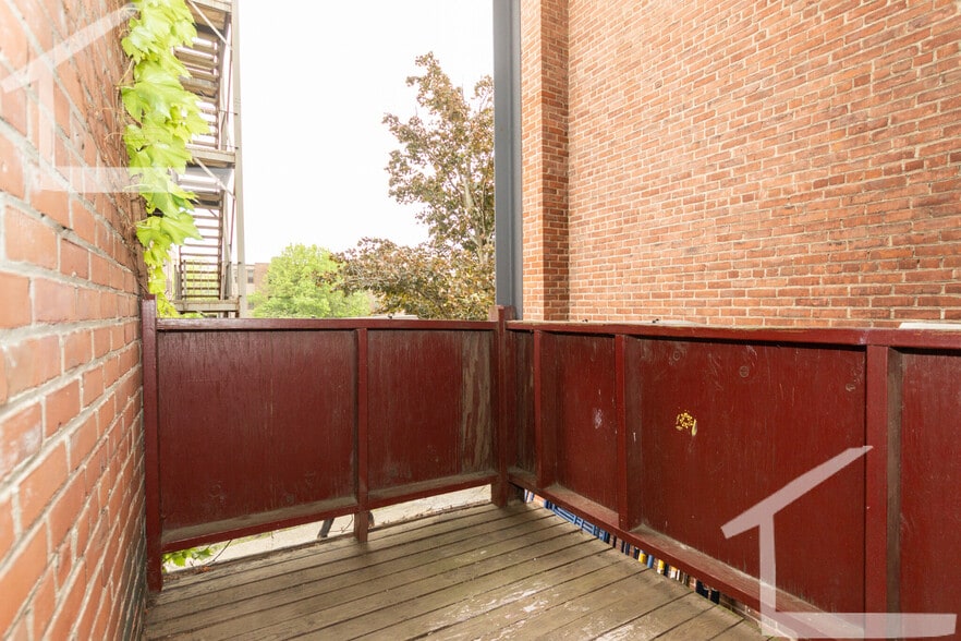 Building Photo - 14 Alton Pl