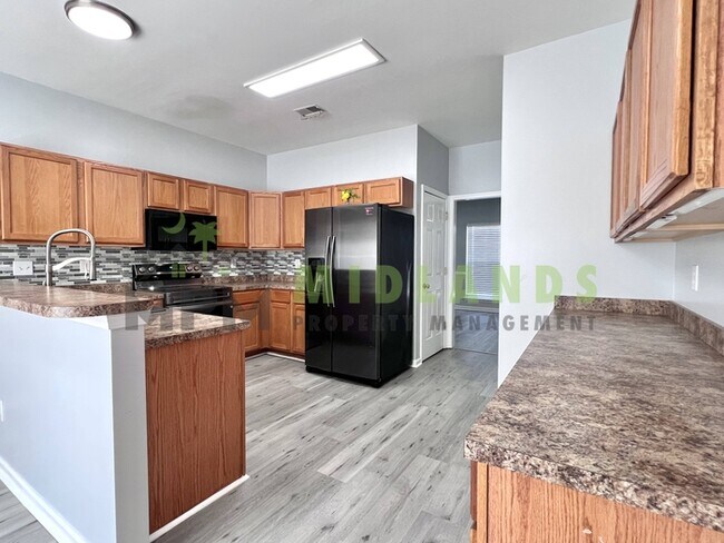 Building Photo - 523 Whitewater Dr