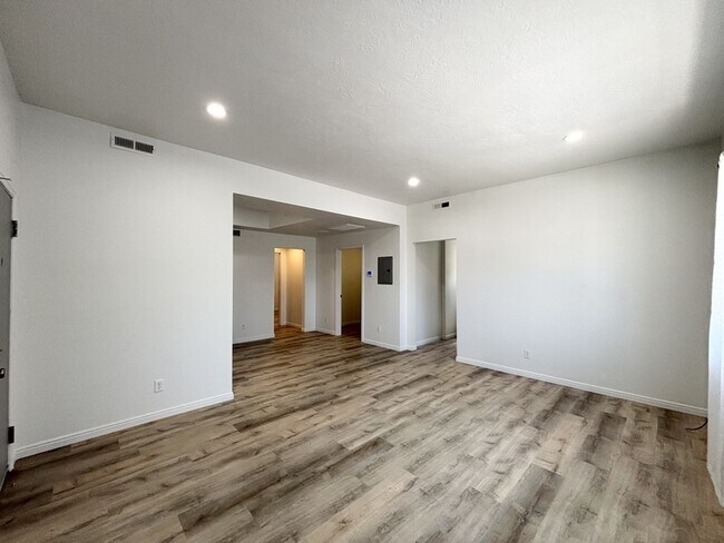 Building Photo - 1090 S 1100 E