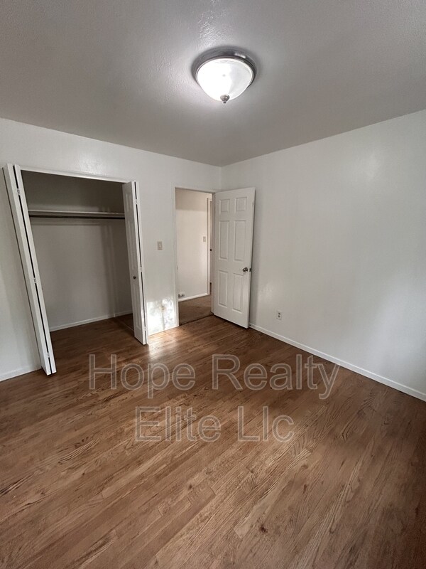 Building Photo - 1106 Querida Dr