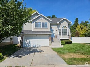 Building Photo - Beautiful 3 Bedroom/2.5 Bathroom in Midvale