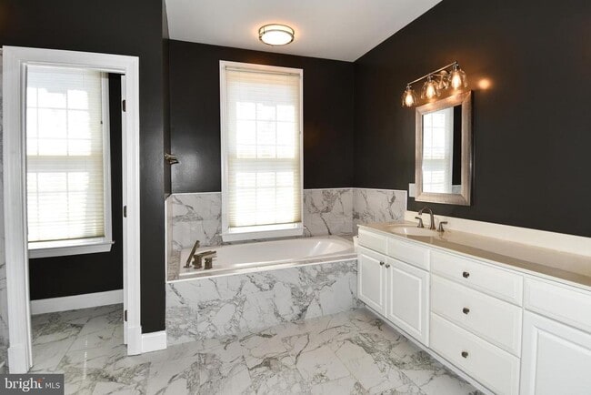 Building Photo - 301 Hillwood Ave