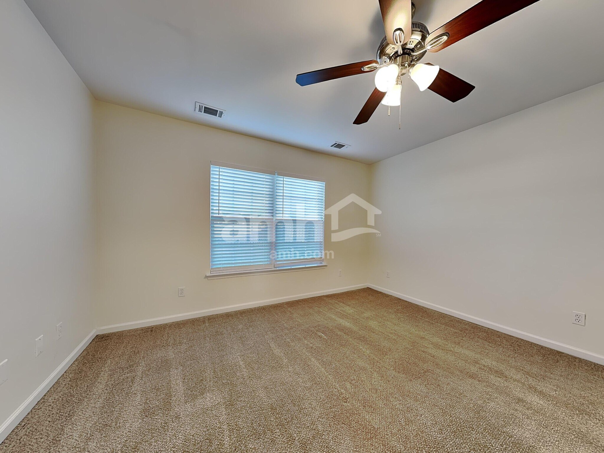 Building Photo - 163 Willow Point Cir